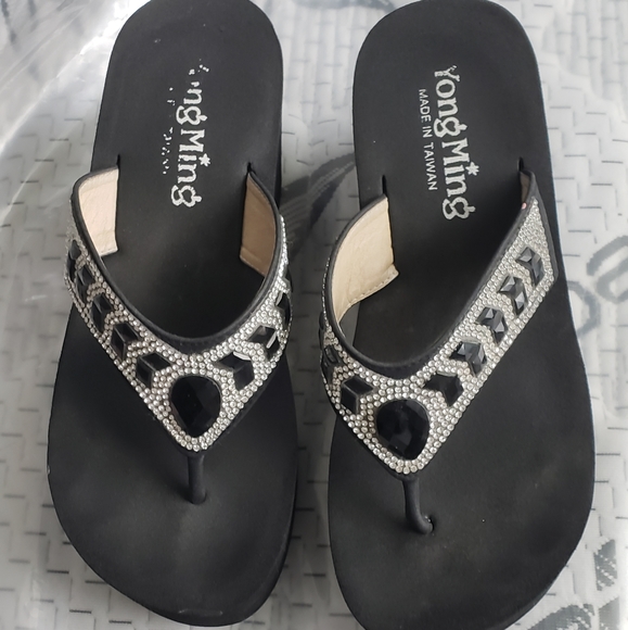 Sandals - Picture 4 of 5